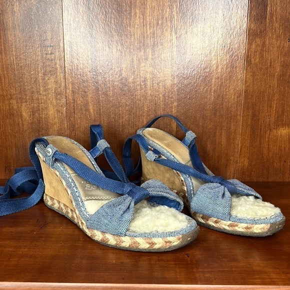 UGG AMELIE  ESPADRILLE TIE UP ANKLE BLUE & TAN CASUAL WEDGE HEELS SIZE 8 - Picture 7 of 10